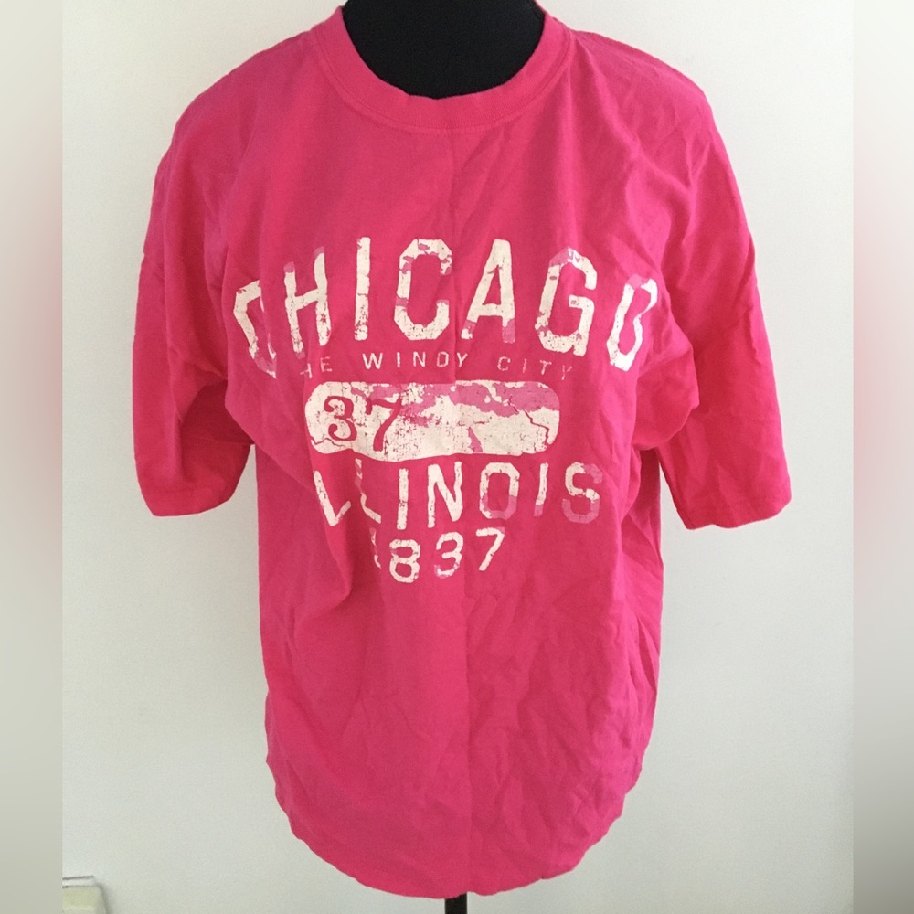 2/$20 Chicago Tee Distressed Logo NWOT
